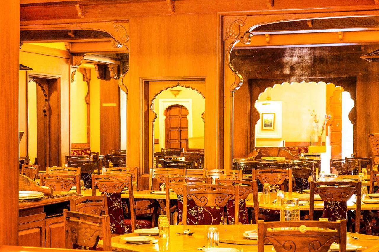 Collection O Hotel Rajwada Near The Pavillion Пюн Екстериор снимка