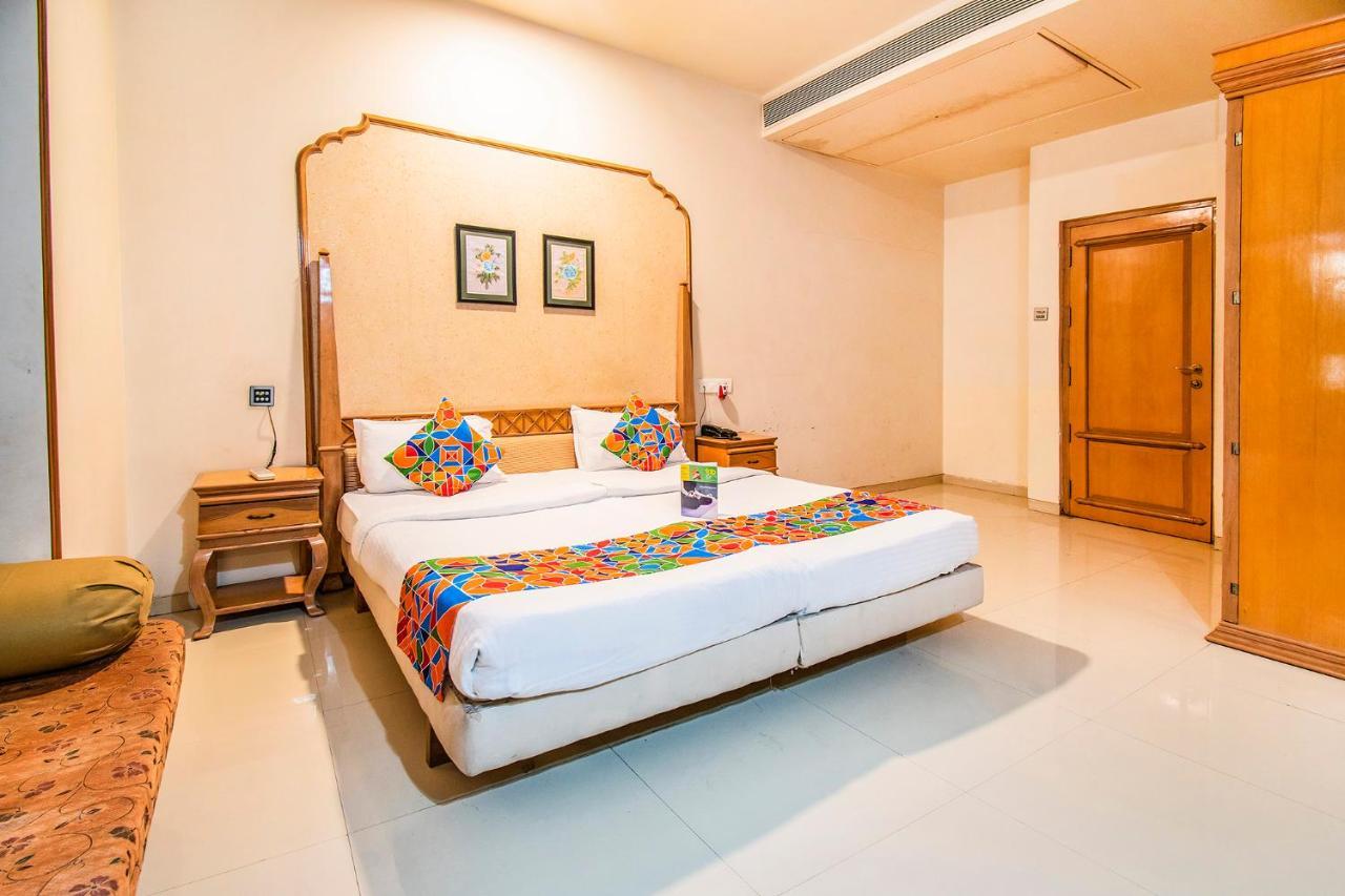 Collection O Hotel Rajwada Near The Pavillion Пюн Екстериор снимка