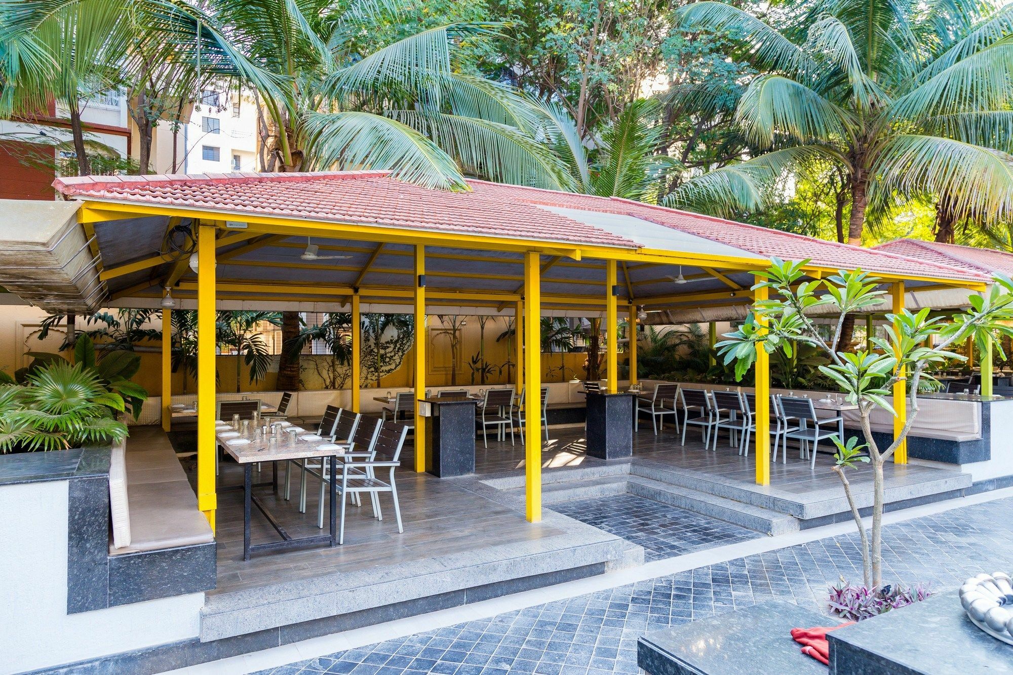 Collection O Hotel Rajwada Near The Pavillion Пюн Екстериор снимка