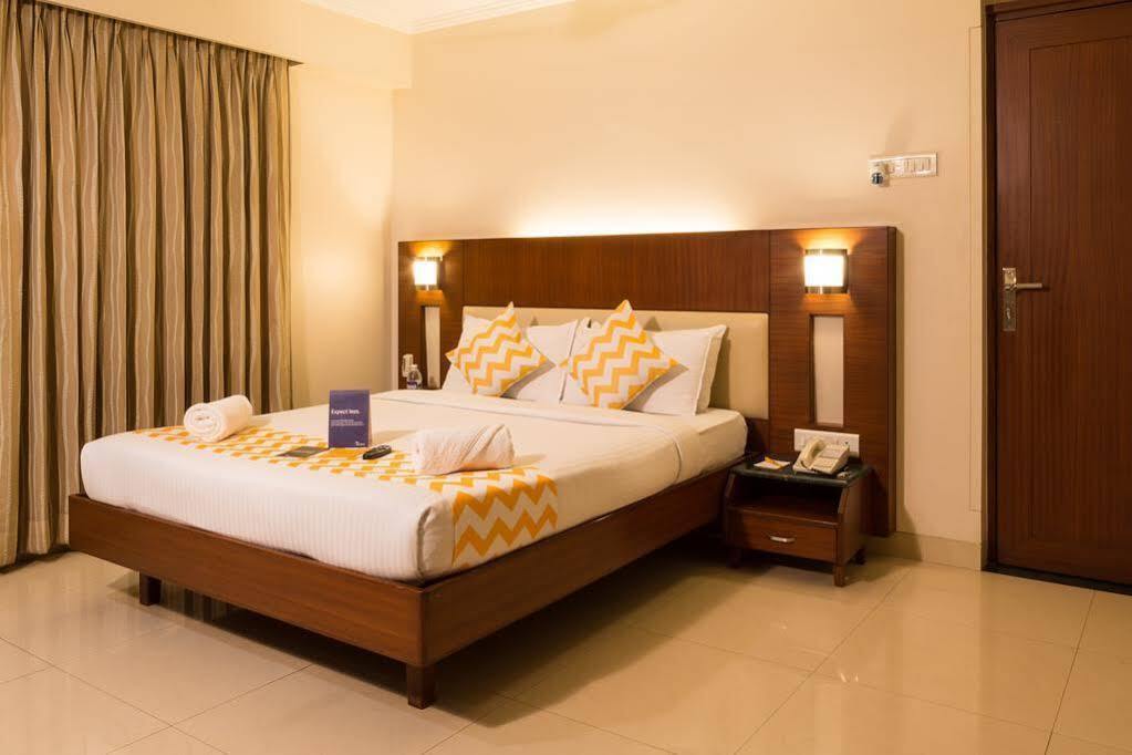 Collection O Hotel Rajwada Near The Pavillion Пюн Екстериор снимка